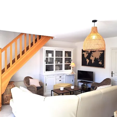 Sur Les Plages De Barneville-carteret *