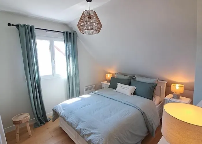 Sur Les Plages De Barneville-carteret *